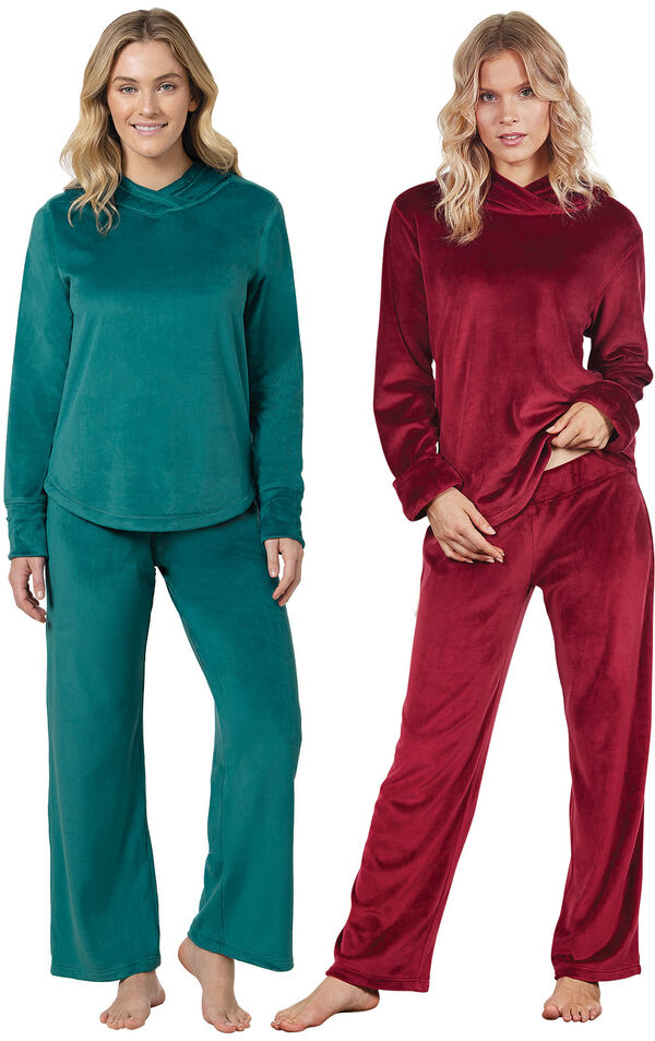 Emerald and Garnet Tempting Touch PJs Gift Set image number 0