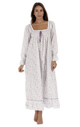 Model wearing Martha Nightgown in lilac rose image number 3