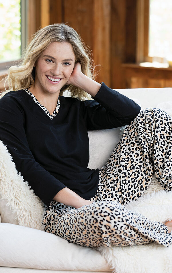 Luxurious Leopard Print Pajamas image number 3
